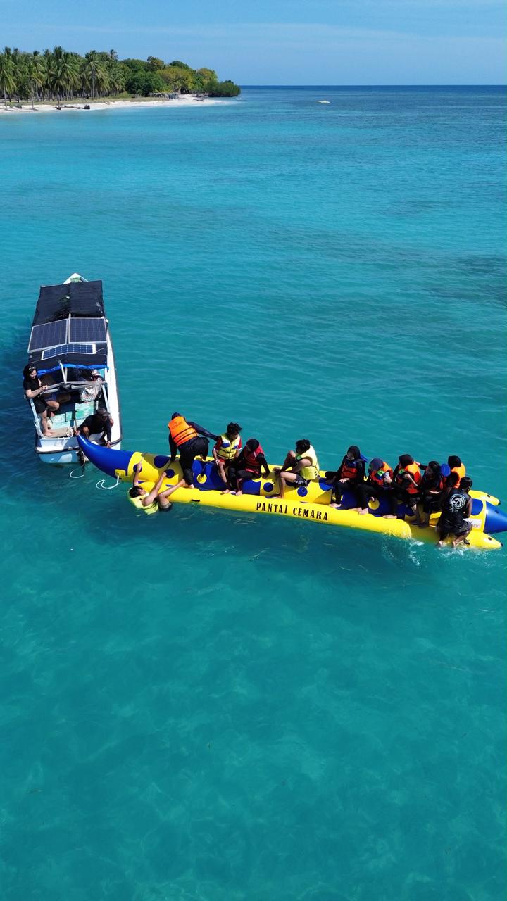 Banana Boat Pantai Cemara